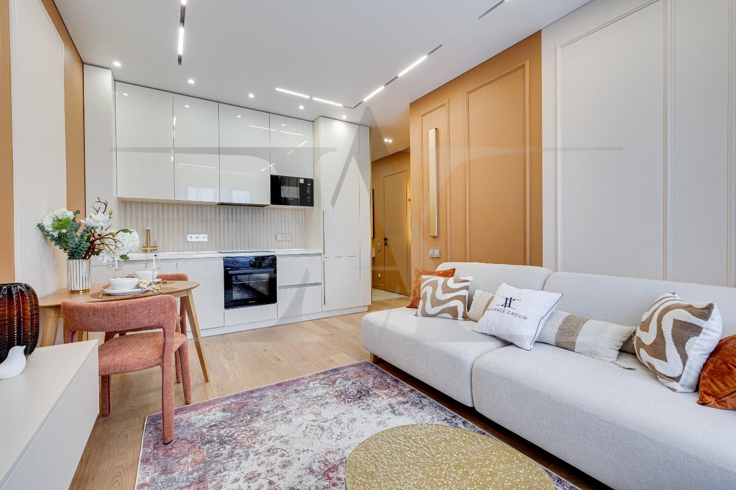 Новая однокомнатная комнатная квартира с просторной кухней гостиной и авторским дизайн-проектом от студии дизайна Design Alliance. Ремонт квартиры выполнен командой студии «Design Alliance». Начиная от разработки проекта и заканчивая клинингом квартиры всю работу по созданию вашего идеального жиль