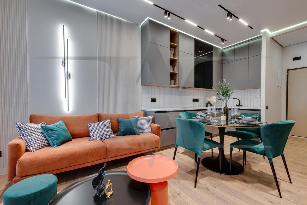 ПРЕДЛАГАЕМ В АРЕНДУ С ПРАВОМ ВЫКУПА, НА 2 МЕСЯЦА КВАРТИРУ С НОВЫМ ДИЗАЙНЕРСКИМ РЕМОНТОМ.
КВАРТИРА СТОИТ НА ПРОДАЖУ!!
РАССМАТРИВАЕМ БЕЗ МАЛЕНЬКИХ ДЕТЕЙ И ЖИВОТНЫХ!

Эксклюзивная 4-х. комнатная квартира (три спальни и кухня-гостиная) с дизайнерской отделкой в ЖК Крылья. Квартира общей площадью 81.5 кв