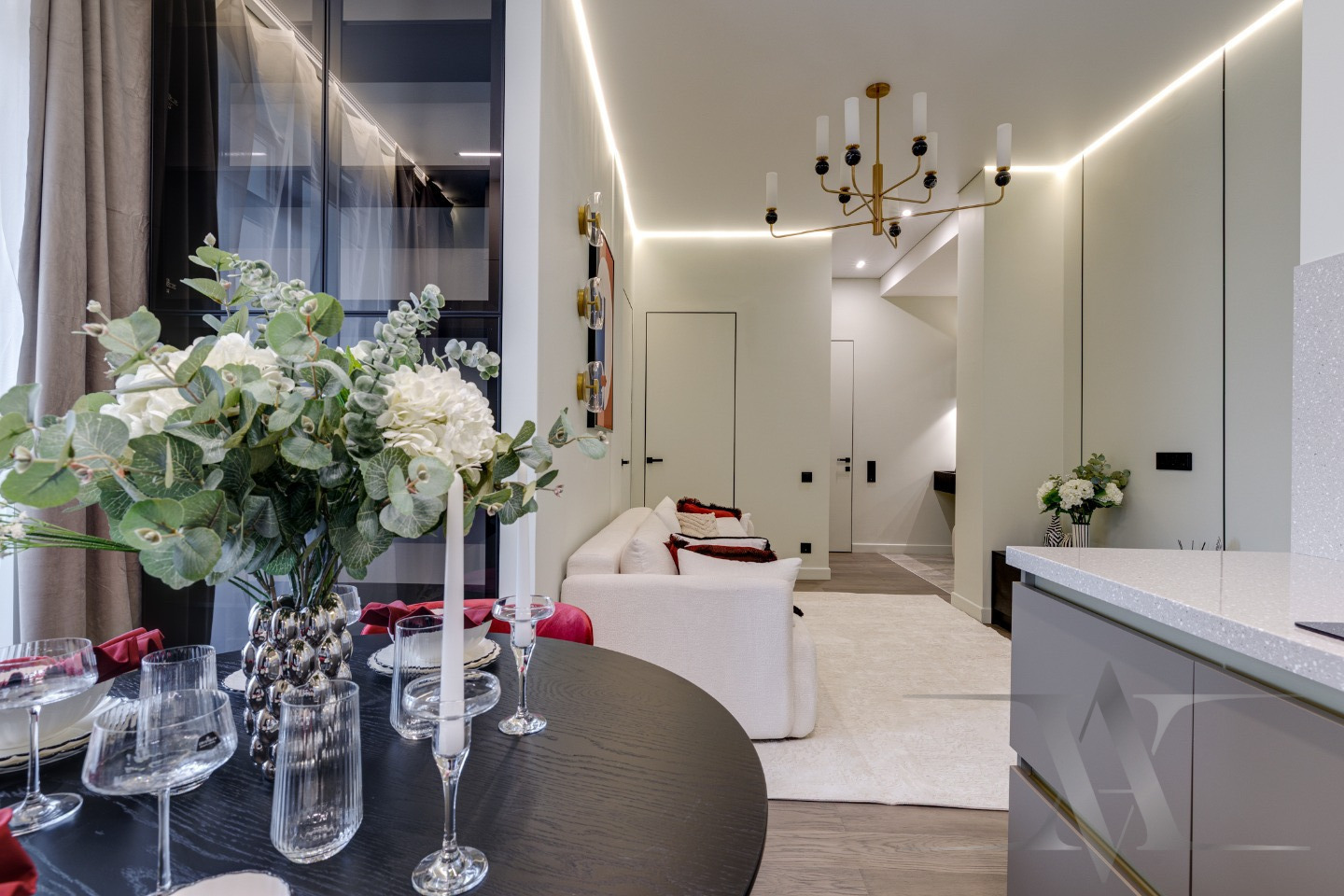 ПРЕДЛАГАЕМ КВАРТИРУ С ДИЗАЙНЕРСКИМ РЕМОНТОМ ПОД КЛЮЧ.


Дорогие друзья, Вашему вниманию предлагается эксклюзивная евро 3-х комнатная квартира в жилом комплексе бизнес-класса «Режиссёр». 
Дизайнерский ремонт квартиры общей площадью 60,05 м2, выполнен командой студии «ALLIANCE DESIGN по индивидуальном